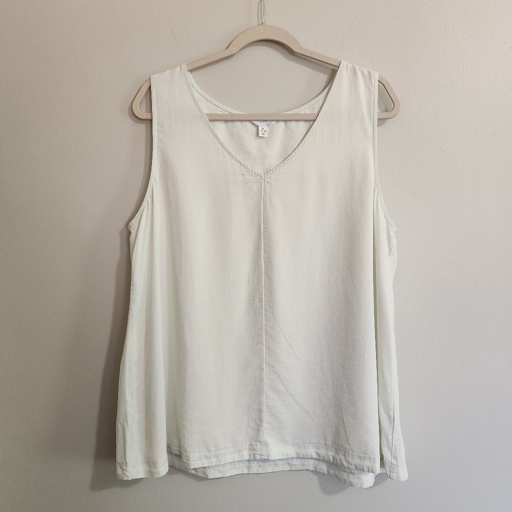 Time and Tru Woven V-Neck Sleeveless Blouse